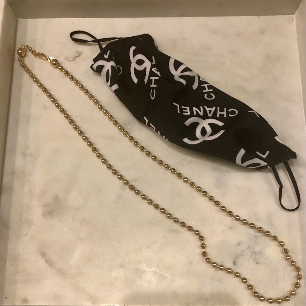 MASK NECKLACE In Gold color - Picture 2 of 2